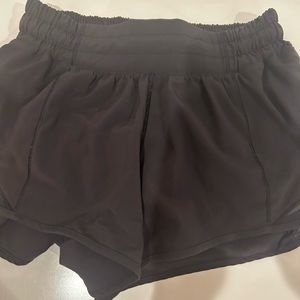 LULULEMON LOW RISE 2.5 BLACK HOTTY HOT SHORTS 2
